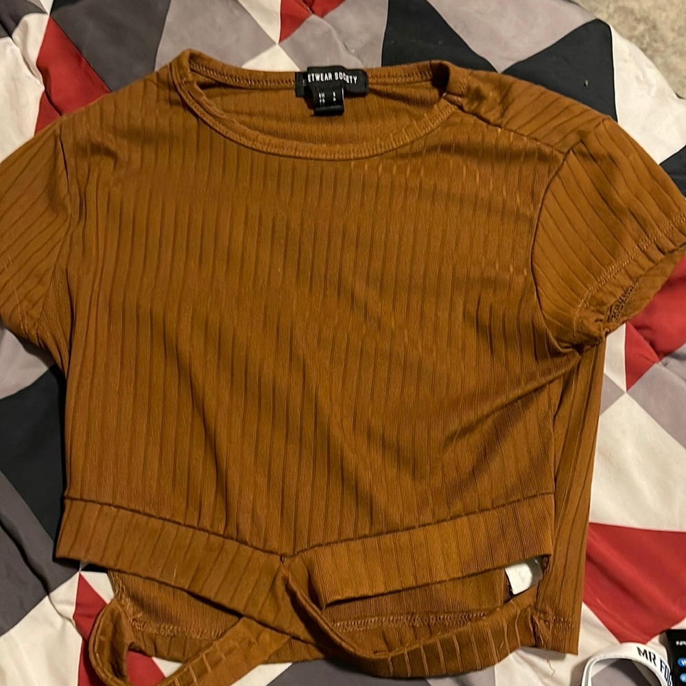 Never worn brown crop top in size small from forever 21